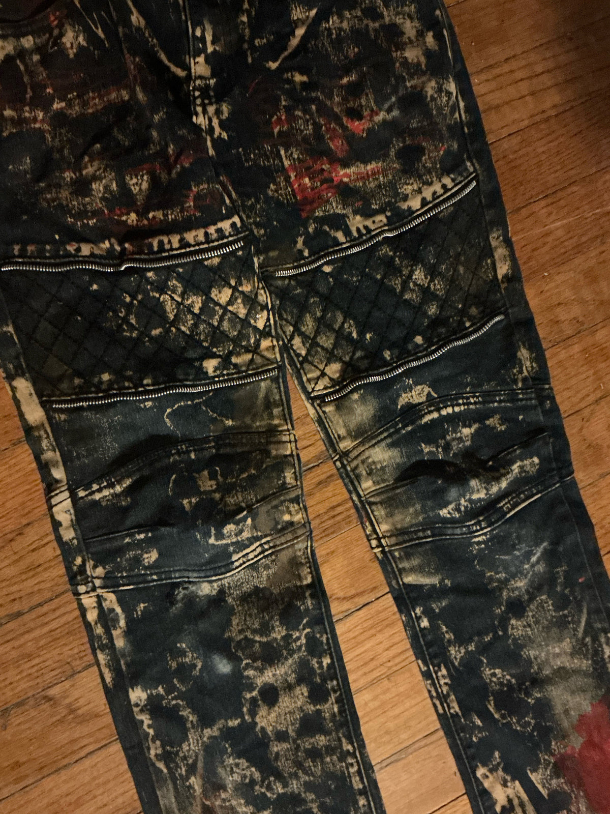 Quilted zipper knee detail